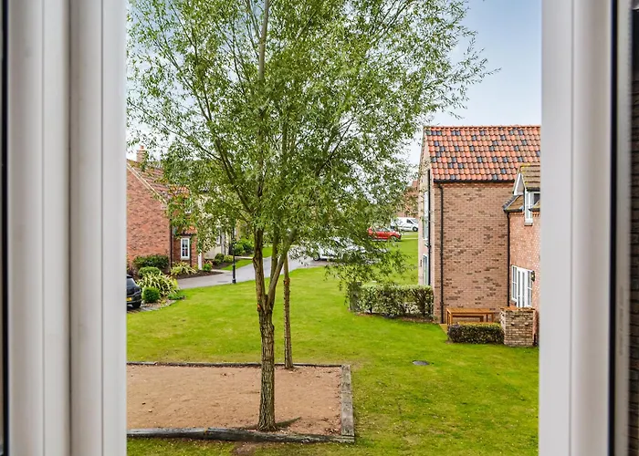 Wolf's Den * Reighton